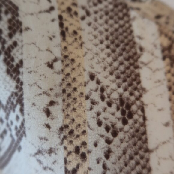 $225 Equipment snakeskin print 100% silk short sleeve shirt top XS beige/brown - Picture 10 of 15
